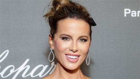 Kate Beckinsale, 50, causes a stir as in poses nude in the bath for ...